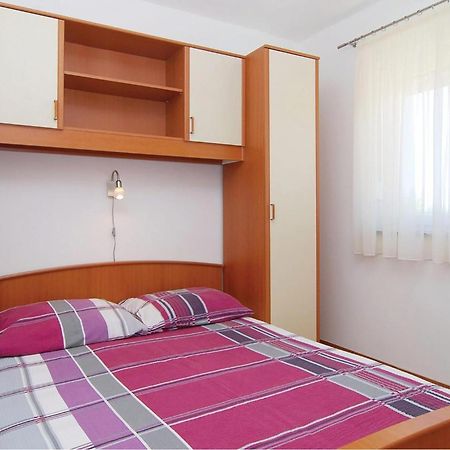 2 Bedroom Nice Apartment In Вир Екстериор снимка