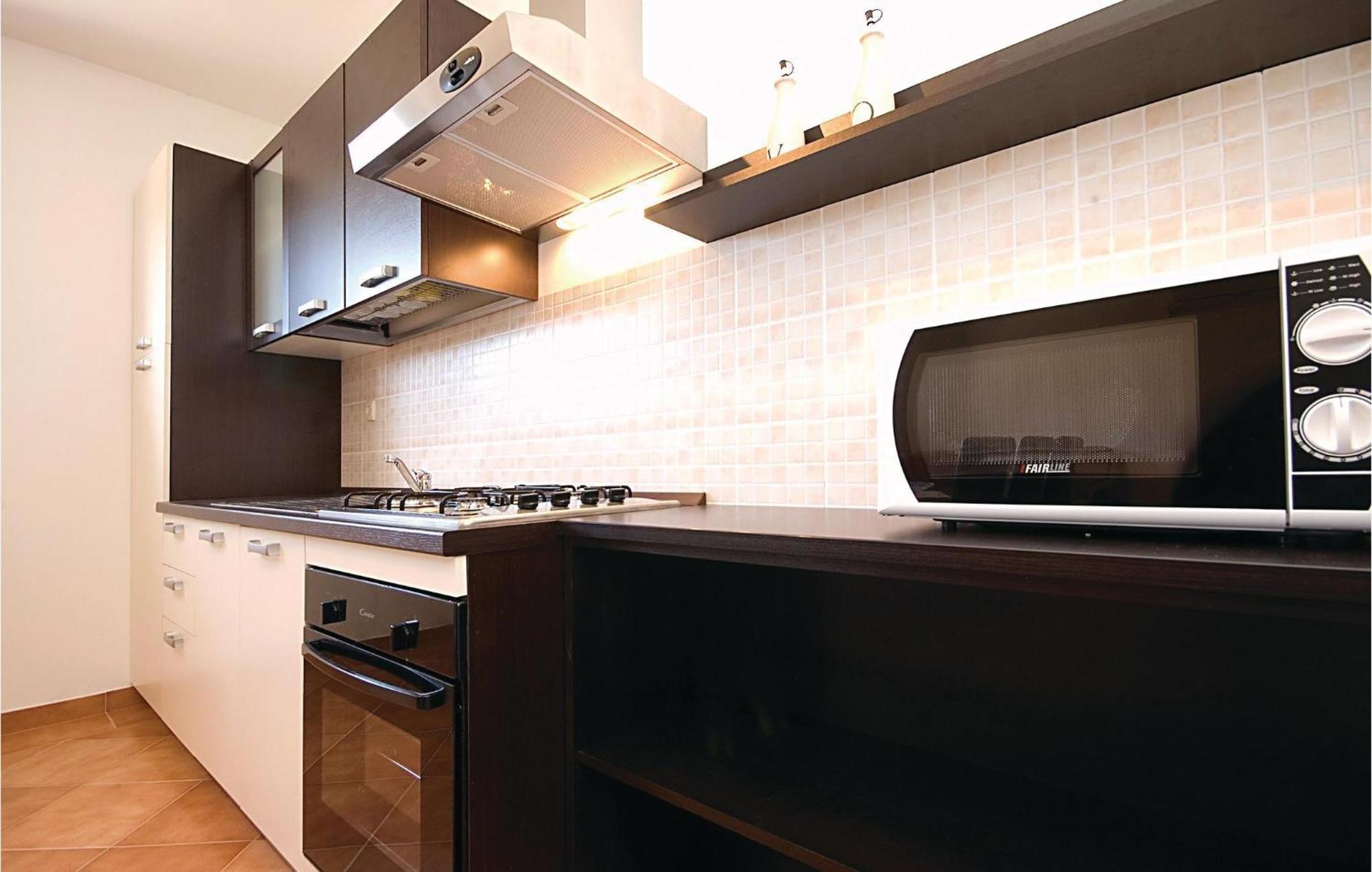 2 Bedroom Nice Apartment In Вир Екстериор снимка