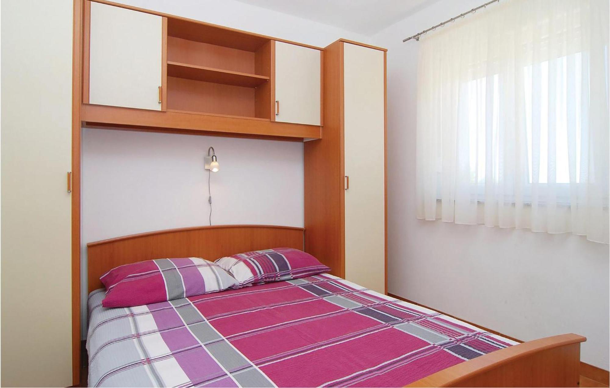 2 Bedroom Nice Apartment In Вир Екстериор снимка