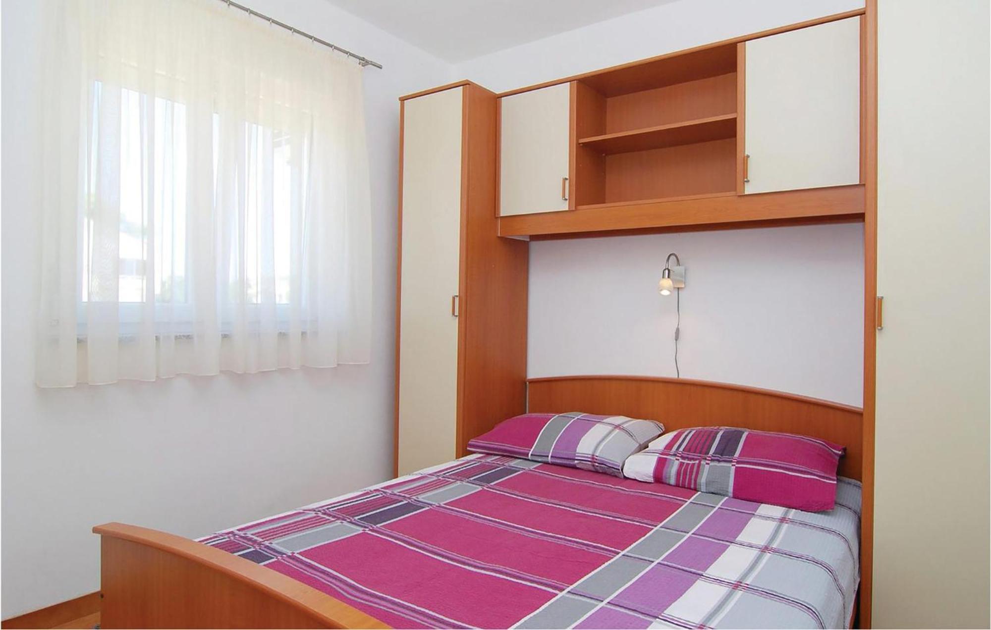 2 Bedroom Nice Apartment In Вир Екстериор снимка
