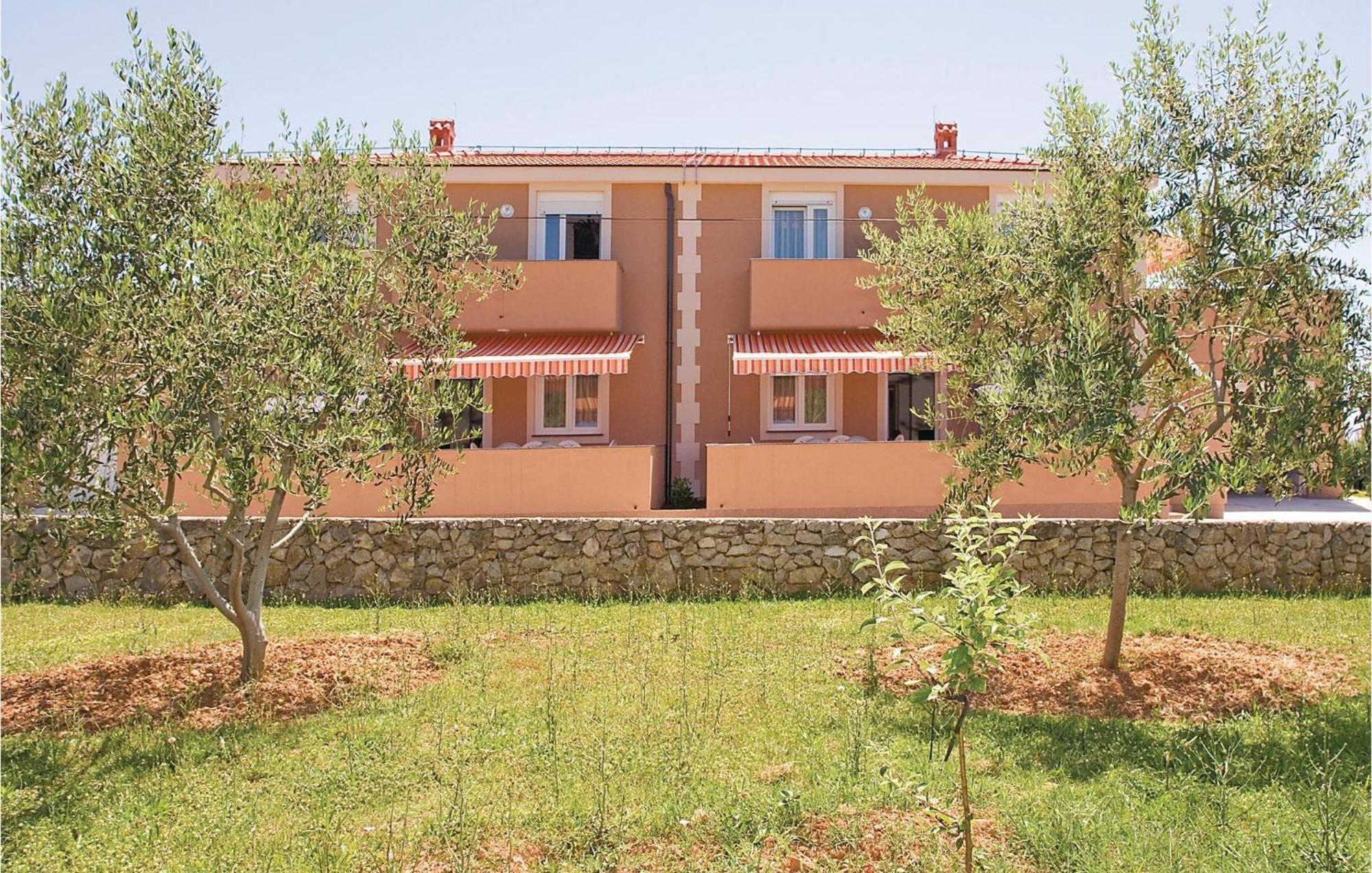 2 Bedroom Nice Apartment In Вир Екстериор снимка